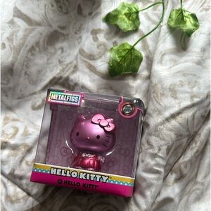 hello kitty matalic figurine still in box! ❤️